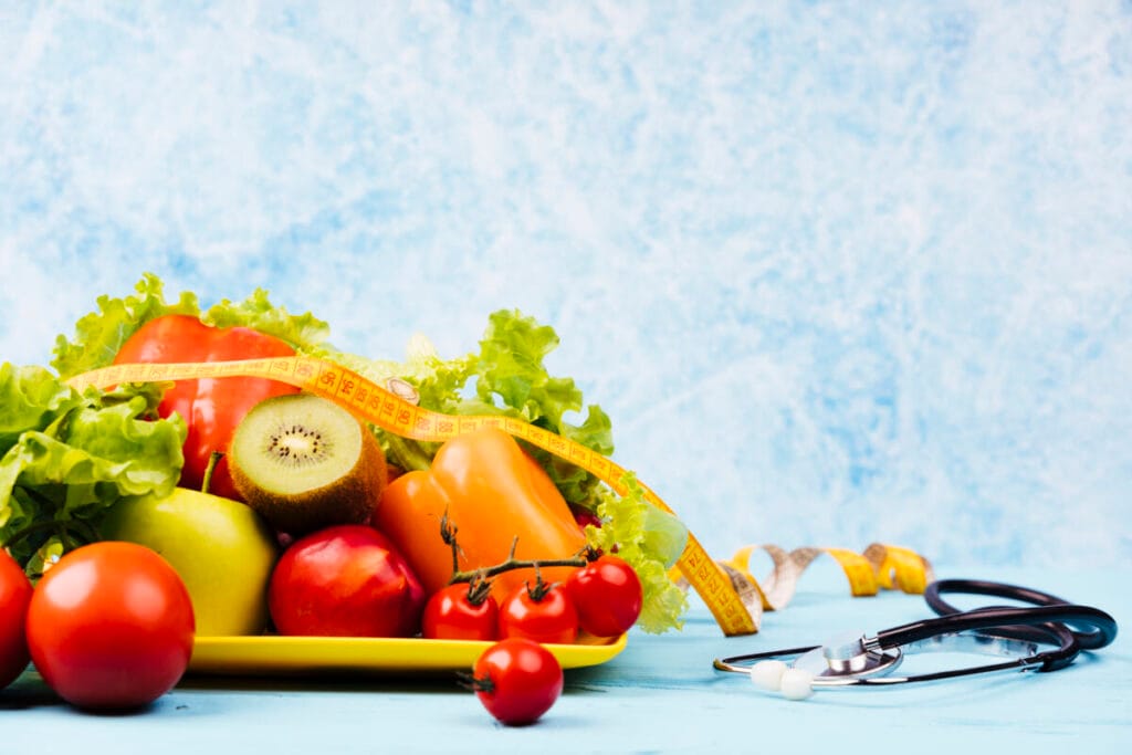 The doctor explains to the patient the rules for preparing for tests