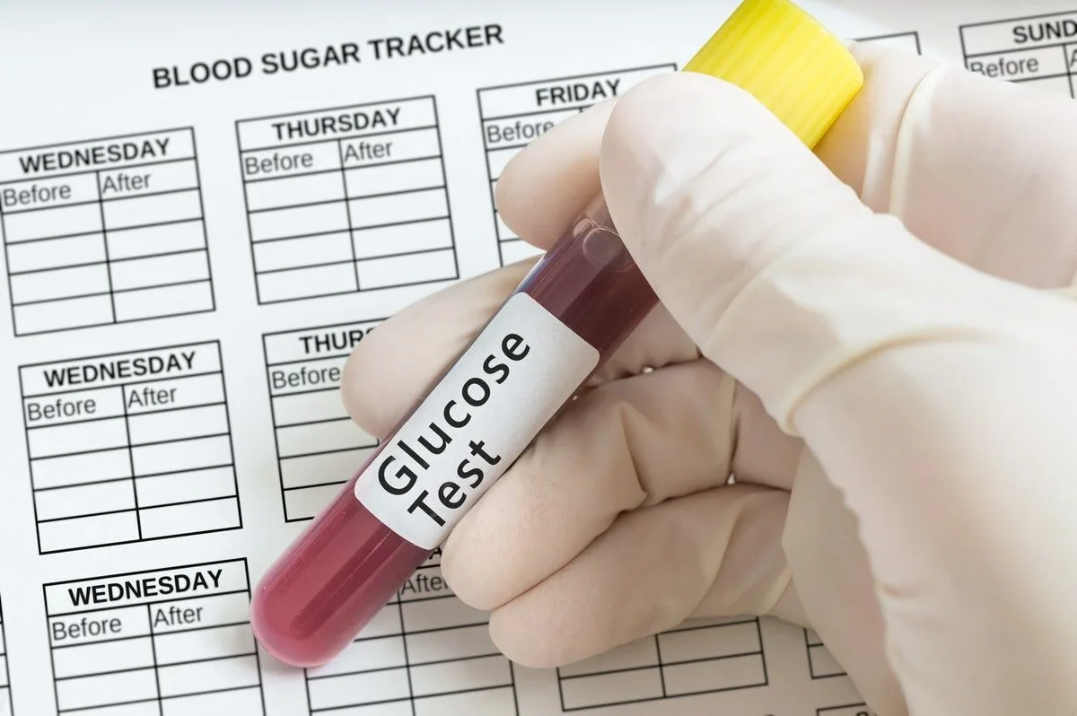a patient donates blood for glucose level analysis