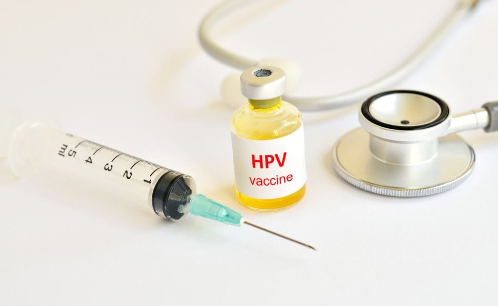 вакцинація дівчини від ВПЛ
