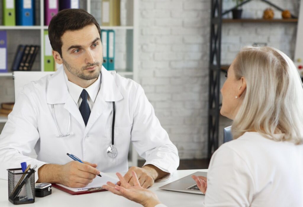 Doctor explains the causes of metabolic syndrome to the patient
