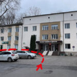 вхід у відділення Меді Лаб Плюс Дунаївці Соборна 7/3 збоку пологового будинку