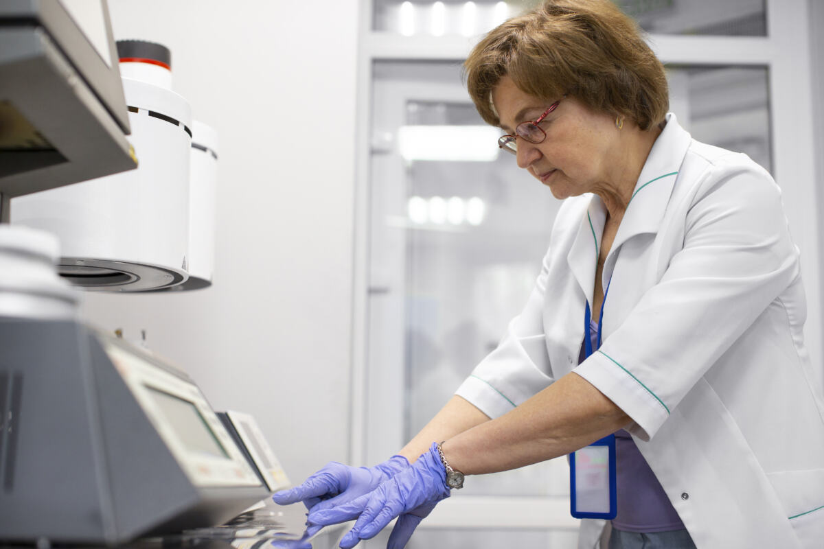 laboratory device and software monitoring of analysis quality